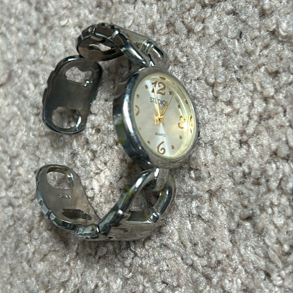 Studio women’s vintage chainlink bangle bracelet watch‎ color: silver/gold